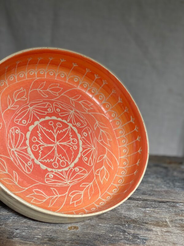 Velká mísa, Sgraffito in Orange